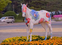 봄 여름 가을 겨울의 말과 행운을 찾는 사나이-여름 의 사진